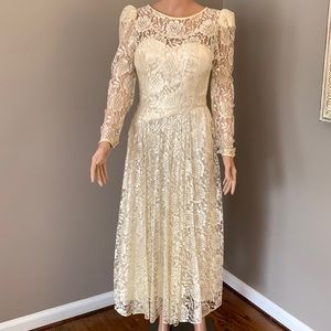 Lovely Lace Wedding Dress
